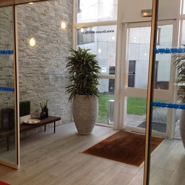 Reception - Hôtel Les Beaux Soleils (Osny)