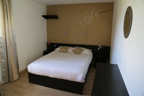 Double Room - Hôtel Les Beaux Soleils (Osny)