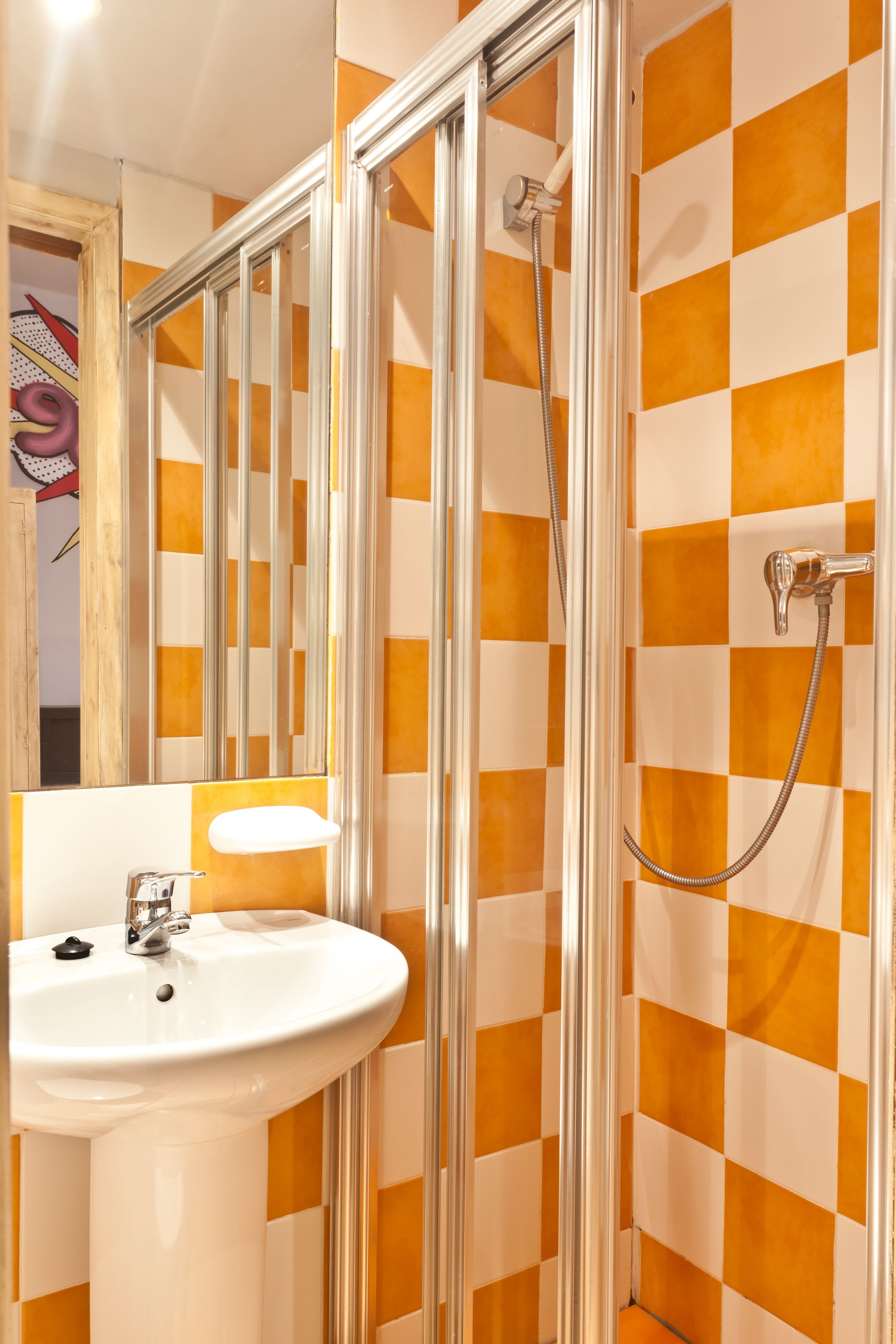 Een douche, handdoeken
