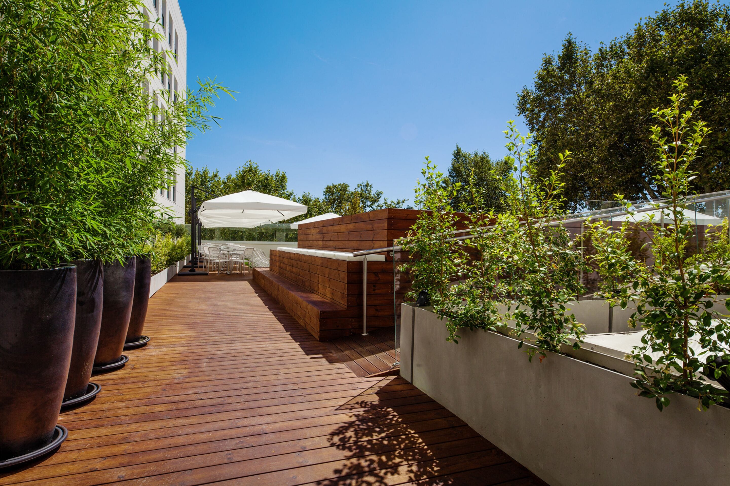 seasonal outdoor pool, open 10:00 am to 8:00 pm, pool loungers