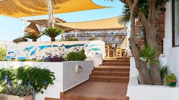 Breakfast, lunch, dinner served; Mediterranean cuisine