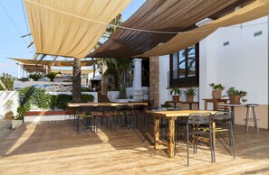 Café da manhã, almoço e jantar; culinária mediterrânea 
