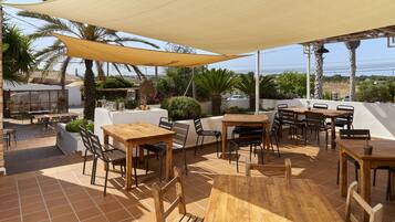 Breakfast, lunch, dinner served; Mediterranean cuisine