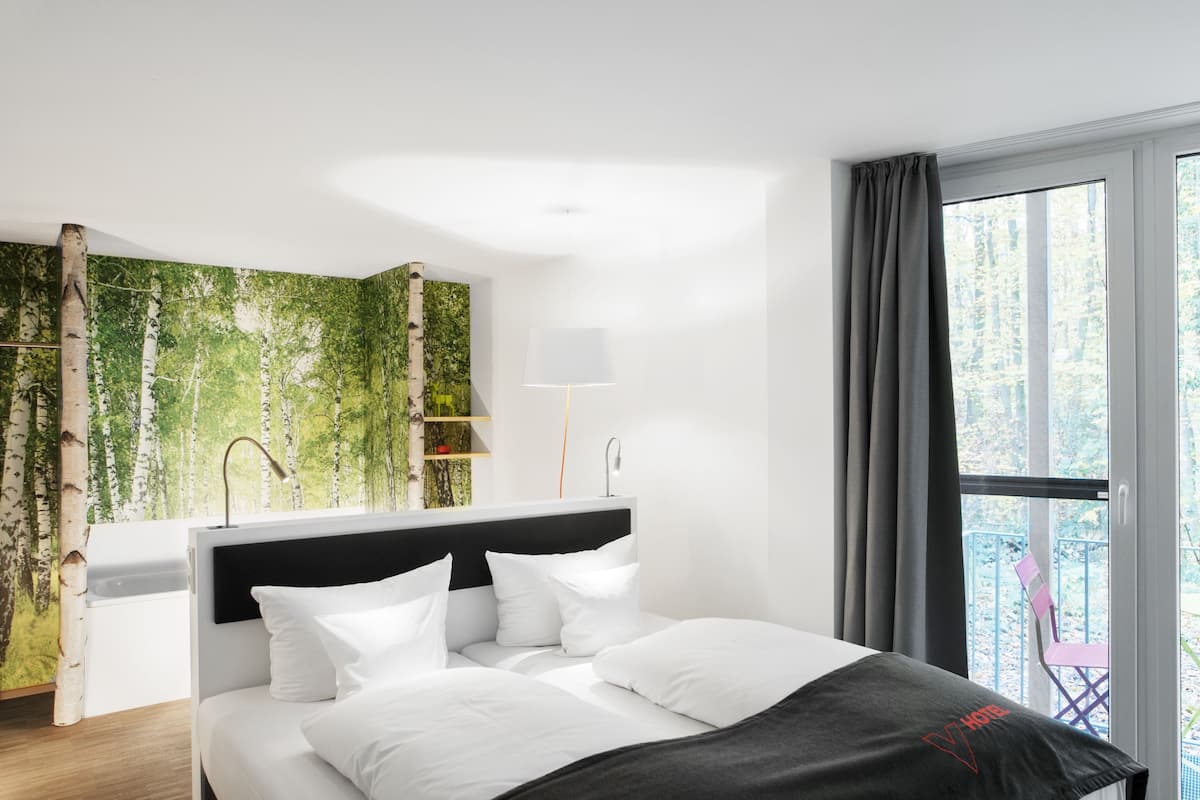 Suite, balcone | 1 camera, biancheria da letto di alta qualità, copriletto in piuma