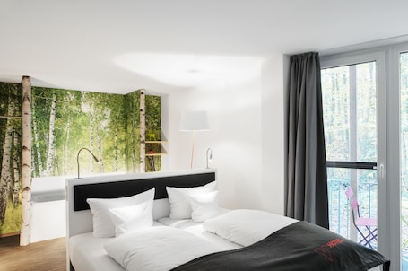 套房, 阳台 | 高档床上用品、羽绒被、迷你吧(备有免费物品)、客房内保险箱