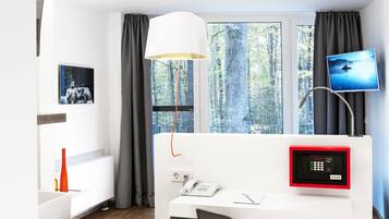 Chambre Simple Confort, balcon, vue jardin | Literie de qualité supérieure, couette en duvet d'oie