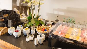 Daily buffet breakfast (EUR 18.5 per person)
