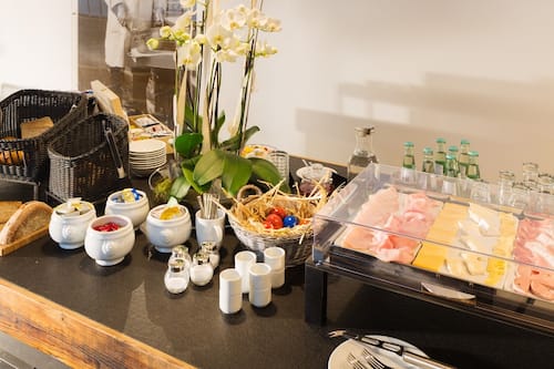 Daily buffet breakfast for a fee