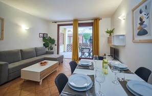 Huoneisto, 1 makuuhuone | Oleskelualue | 0–tuumainen taulutelevisio, jossa satelliittikanavat