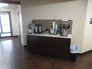 A reception area with a counter, coffee machines, and a trash bin. - Red Roof Inn Grand Junction (Grand Junction)