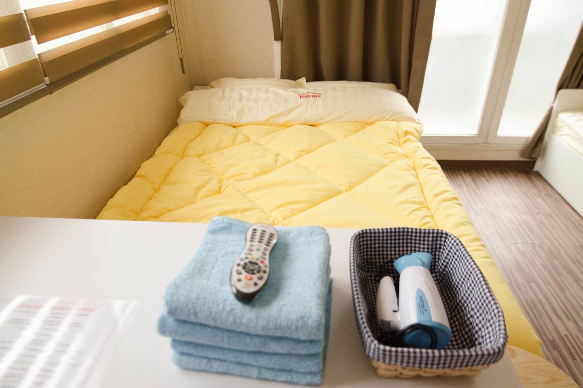 Double Room, Kitchen | Blackout drapes, iron/ironing board (on request), WiFi (free)