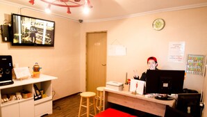 Blackout drapes, iron/ironing board (on request), WiFi (free) - Yakorea Hostel Hongdae (Seoul)