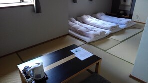 Chambre Tradition, non-fumeur (JPN Style, Shared Bathroom, MT Side)