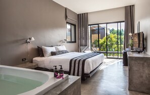 Cool Executive | Minibar, in-room safe, desk, blackout curtains