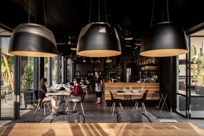Breakfast and lunch served, international cuisine - Cool Downs Resort (Mae Rim)