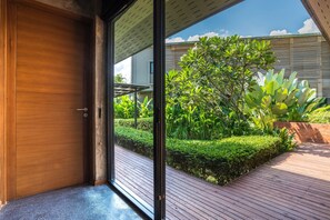 Cool Villa Jacuzzi Out Door | Balcony