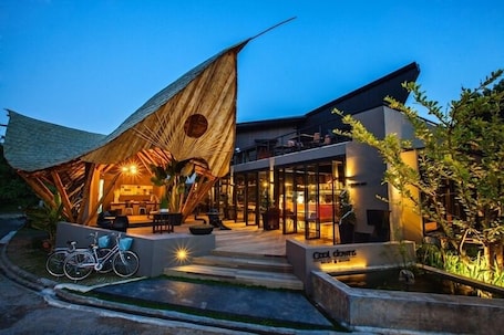 Check-in/check-out kiosk