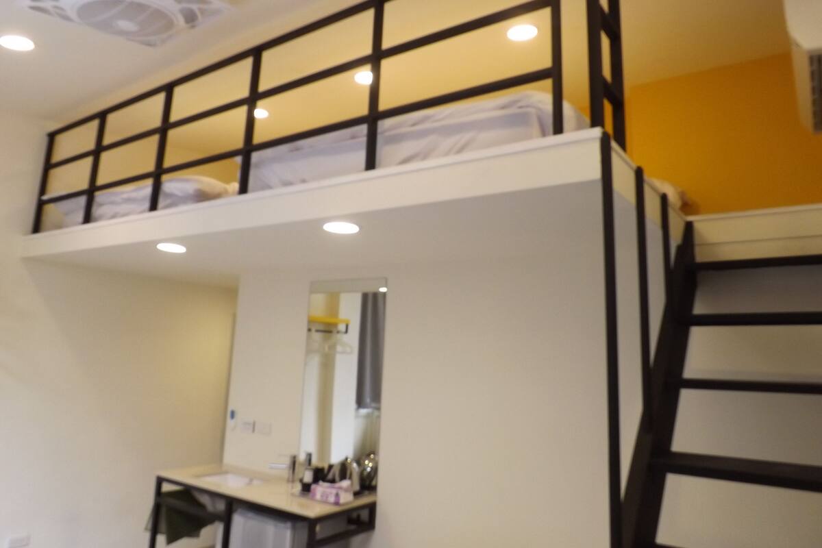 Quarto, no mezanino (6-person) | Edredons de pluma, cortinas blackout, camas extras/dobráveis (sobretaxa)
