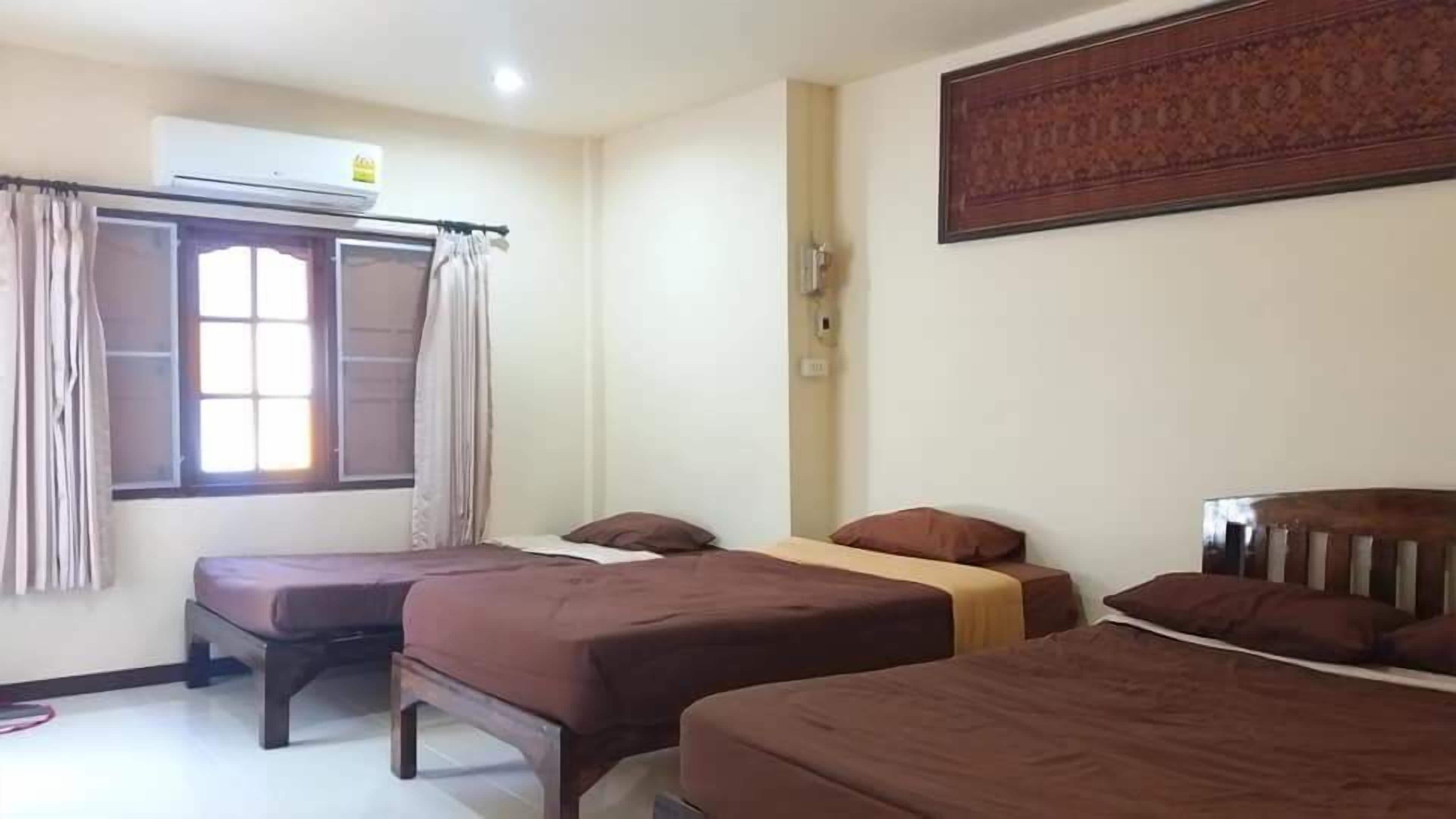 Quadruple Room (4 Adults) | Truy cập Internet không dây miễn phí, bộ trải giường 