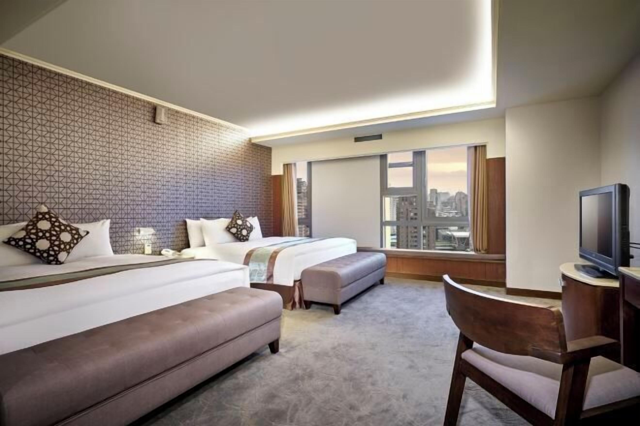 Premium bedding, down comforters, in-room safe, desk