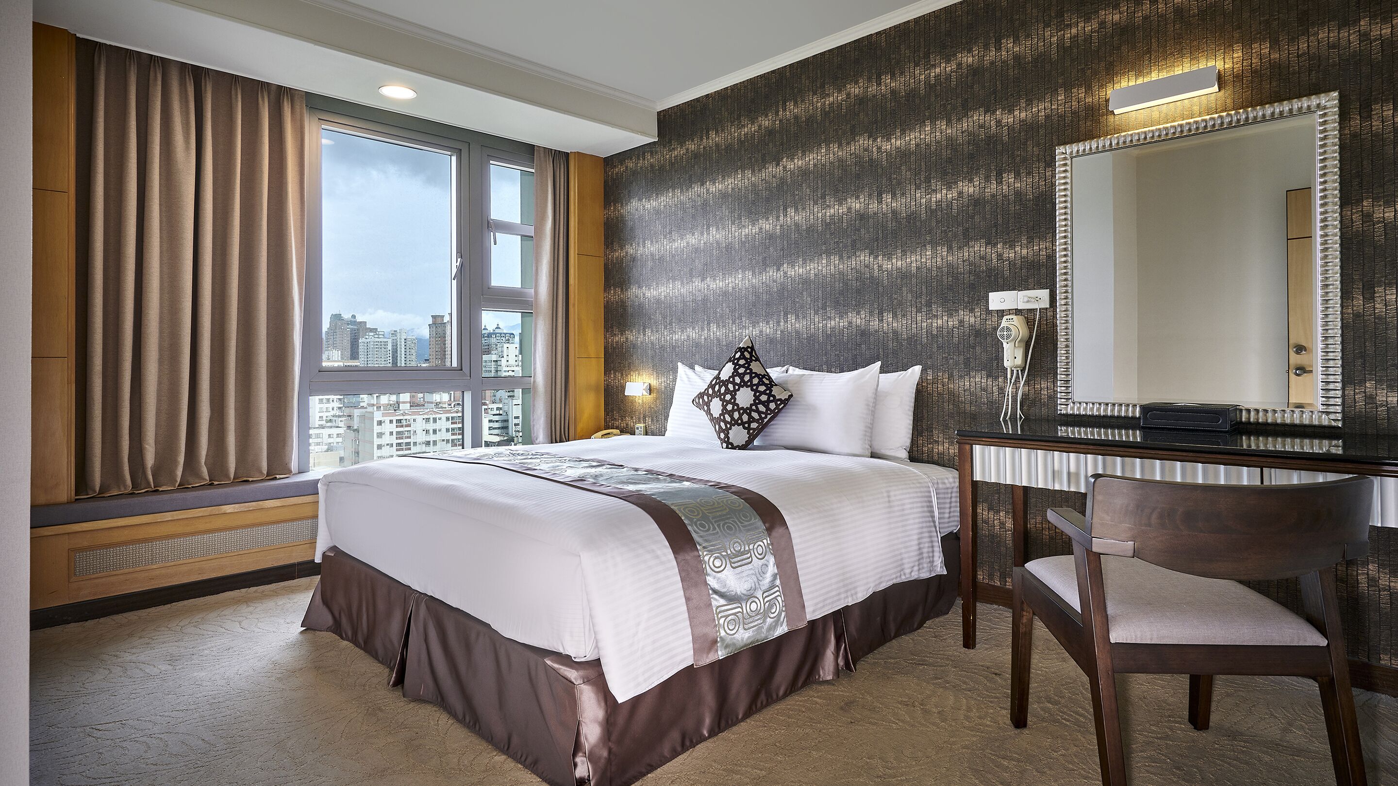 standard business suite(2rt) | premium bedding, down duvets, in-room safe, desk