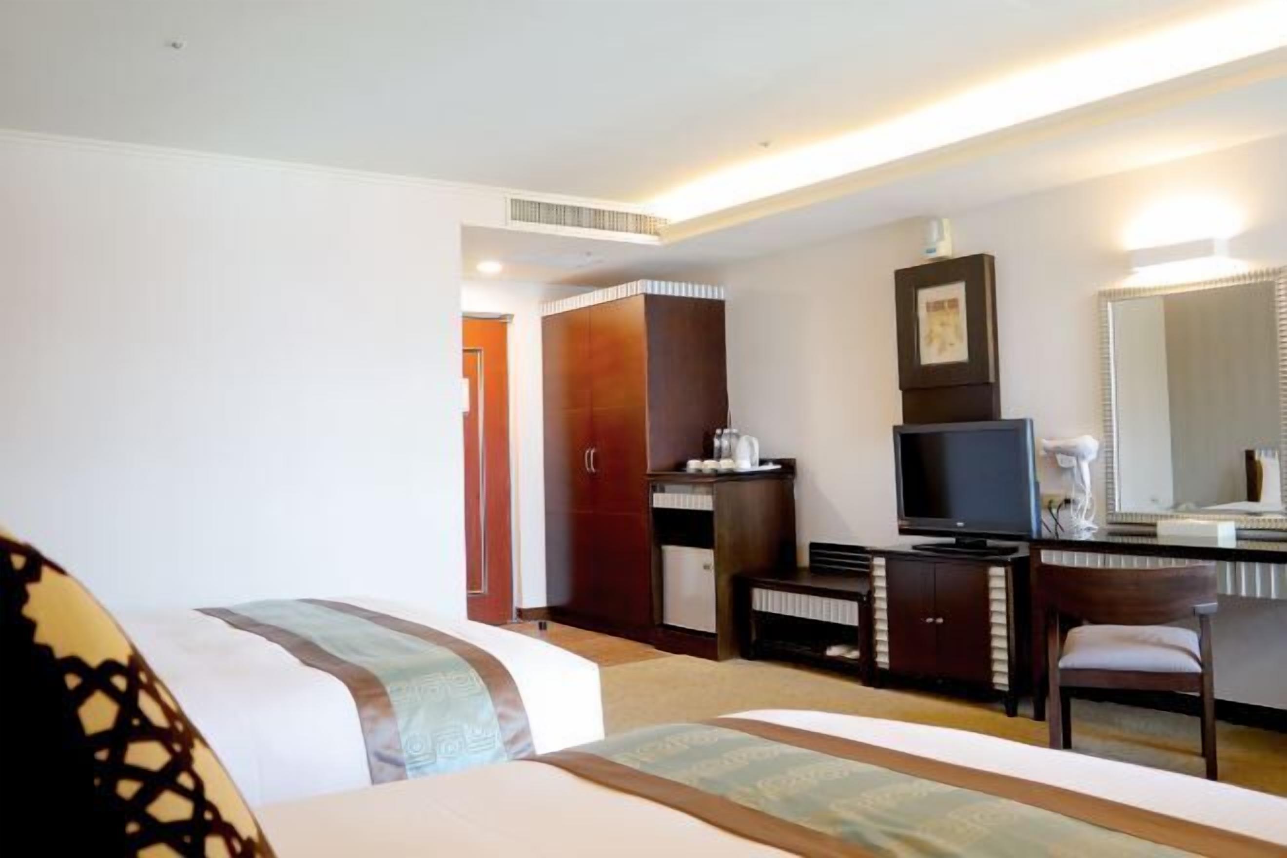 Premium bedding, down comforters, in-room safe, desk