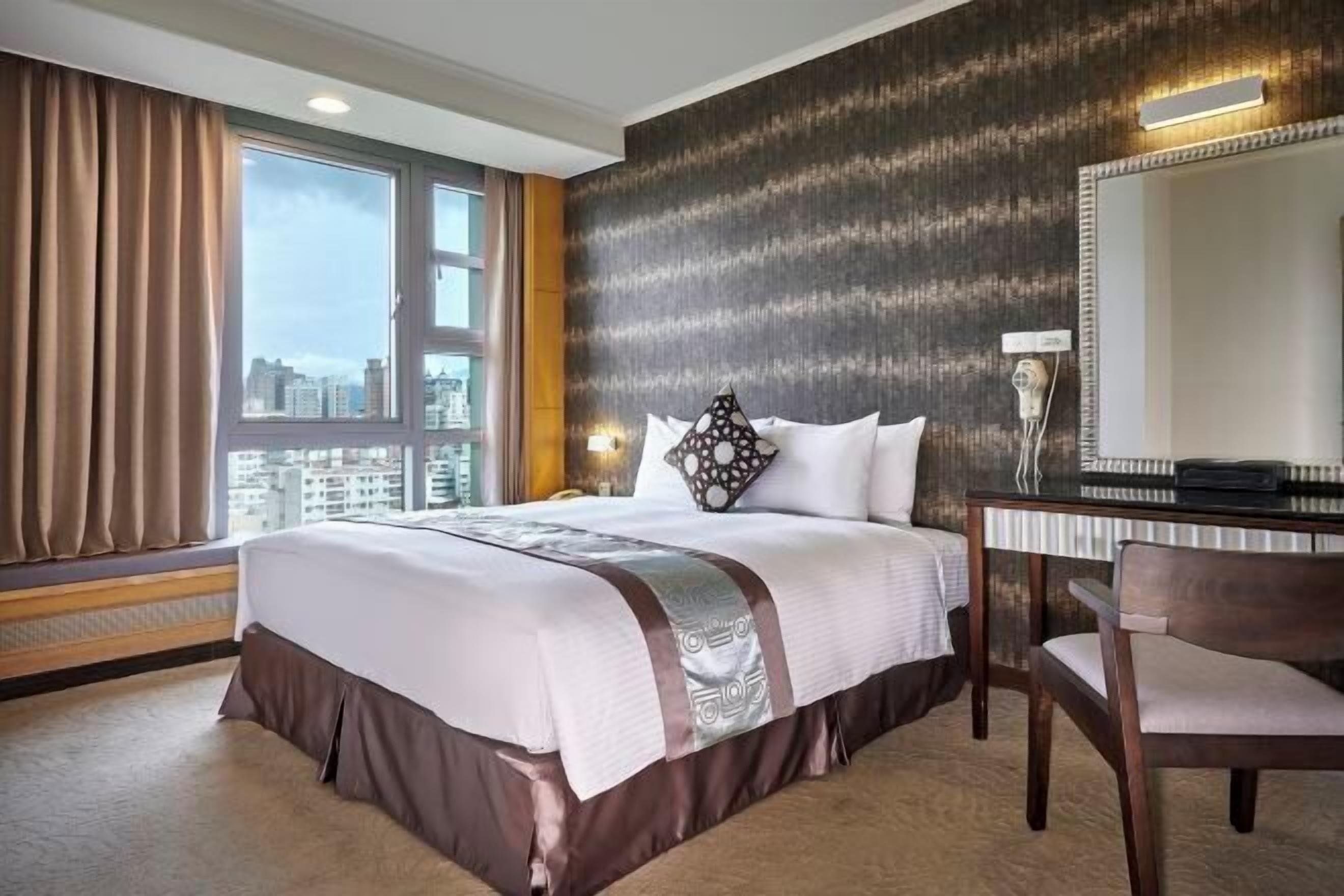 Premium bedding, down comforters, in-room safe, desk