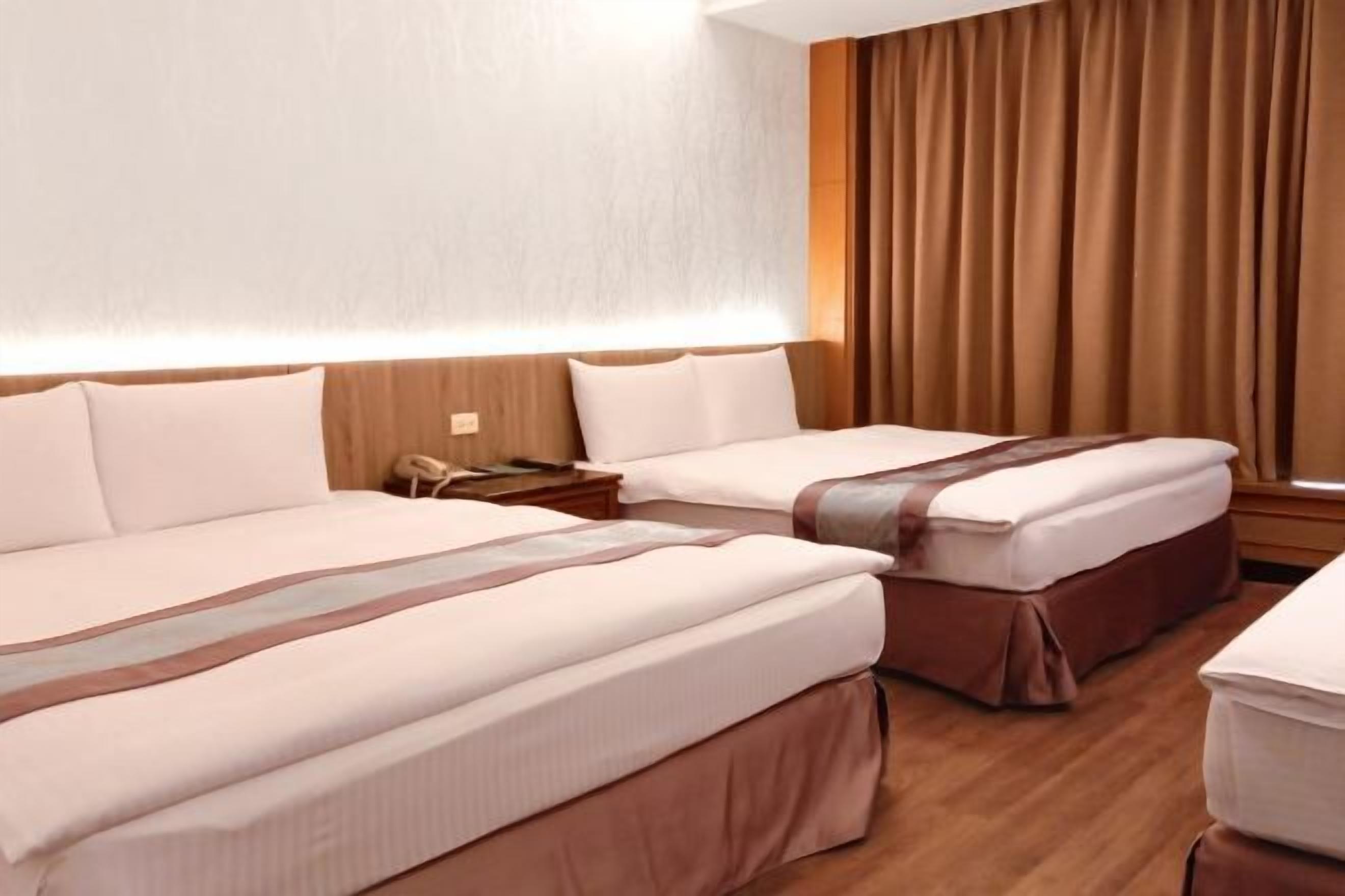 Premium bedding, down comforters, in-room safe, desk