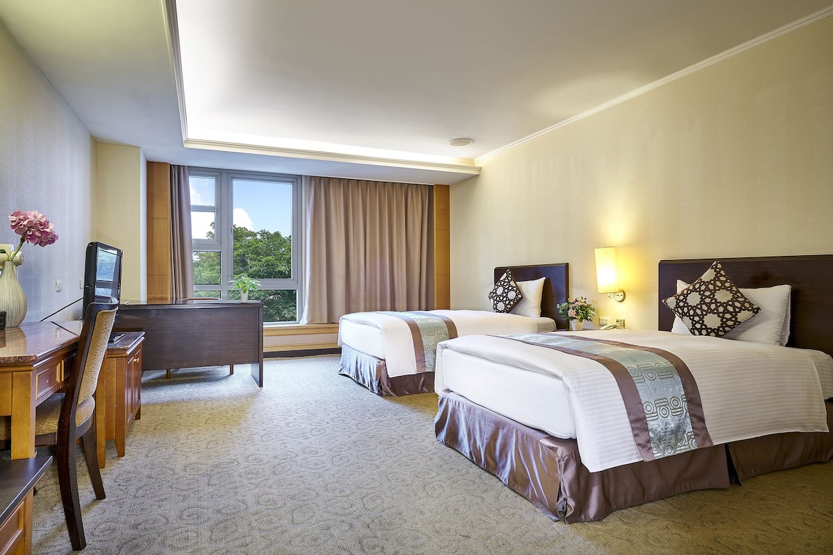 Elite Twin kamer, 2 eenpersoonsbedden, niet-roken | 1 slaapkamer, luxe beddengoed, donzen dekbedden, een kluis op de kamer