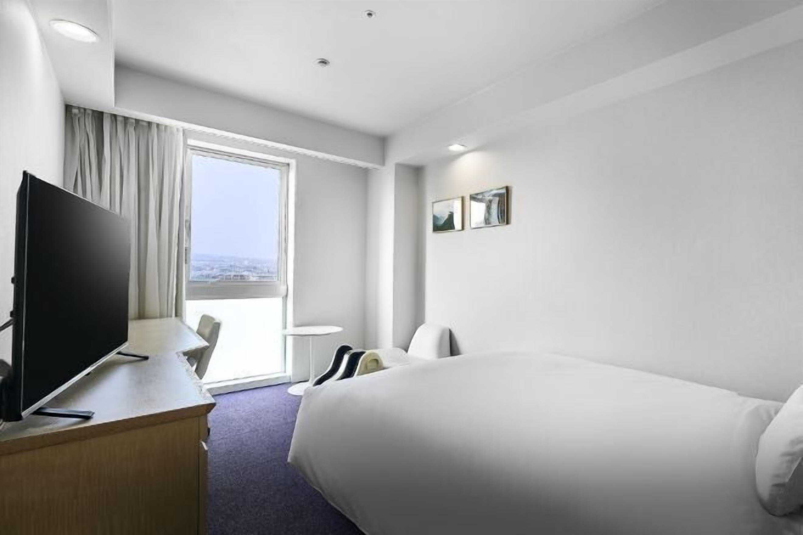 Down comforters, desk, soundproofing, free WiFi