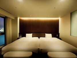 Down comforters, desk, soundproofing, free WiFi