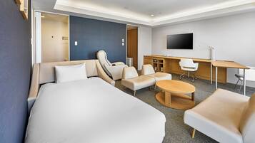 Down duvets, desk, soundproofing, free WiFi