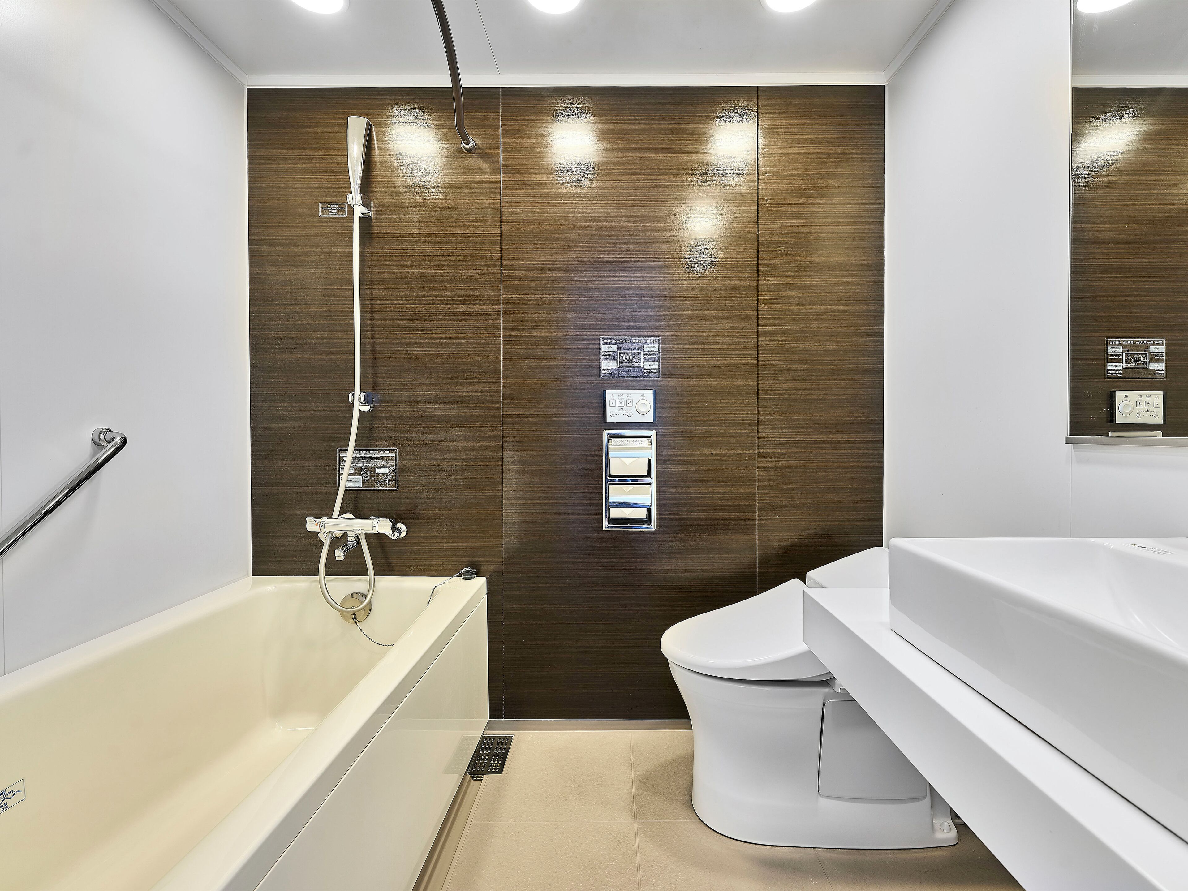 combined shower/bathtub, free toiletries, hair dryer, slippers