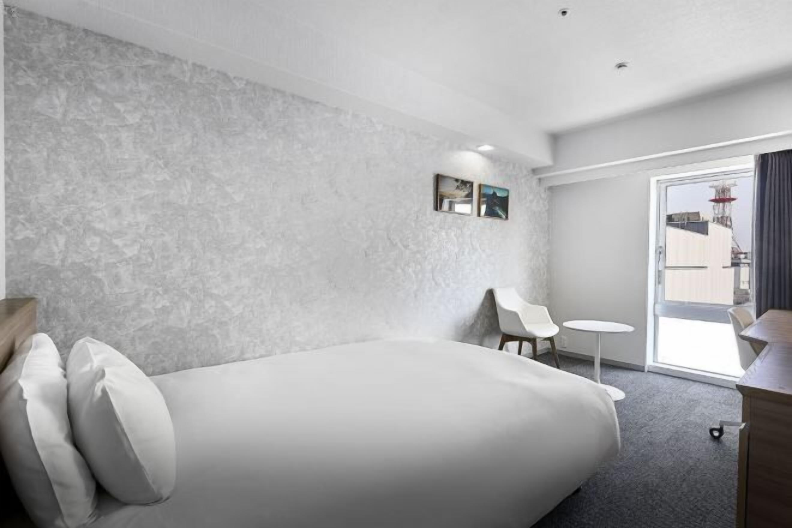 Down comforters, desk, soundproofing, free WiFi