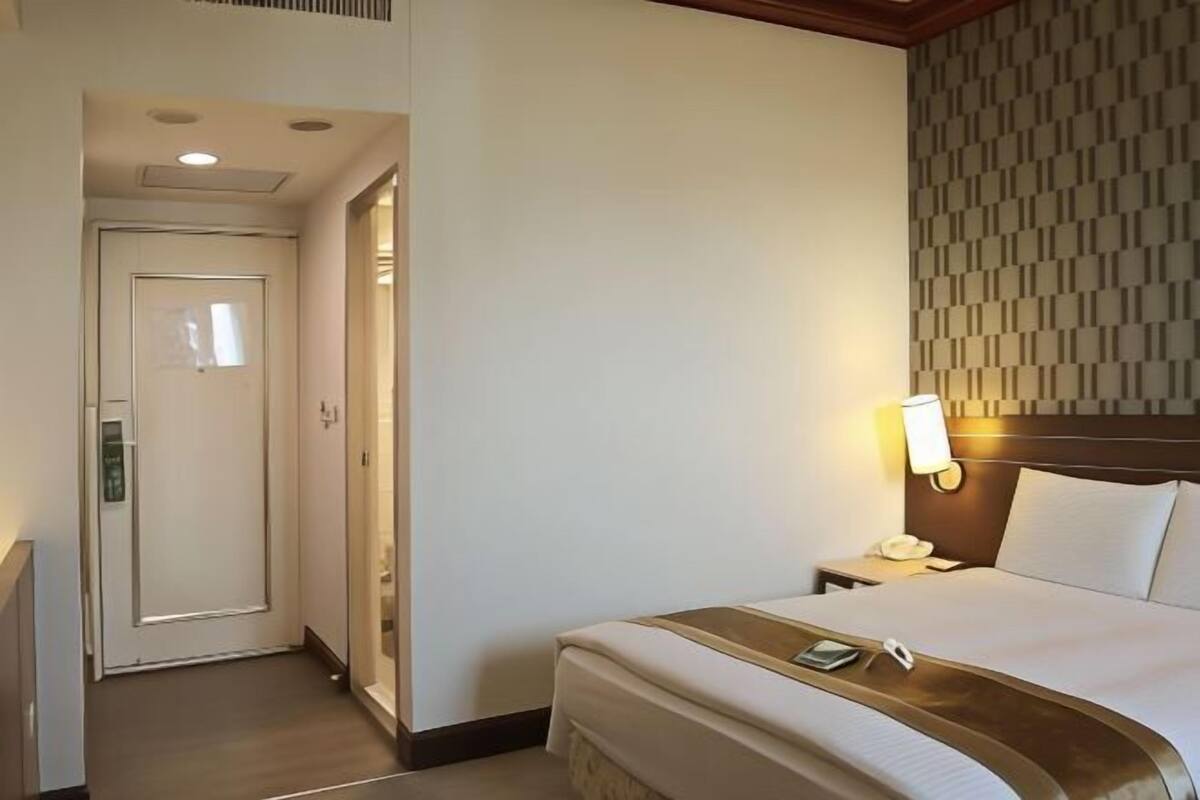 In-room safe, desk, blackout drapes, WiFi (free)