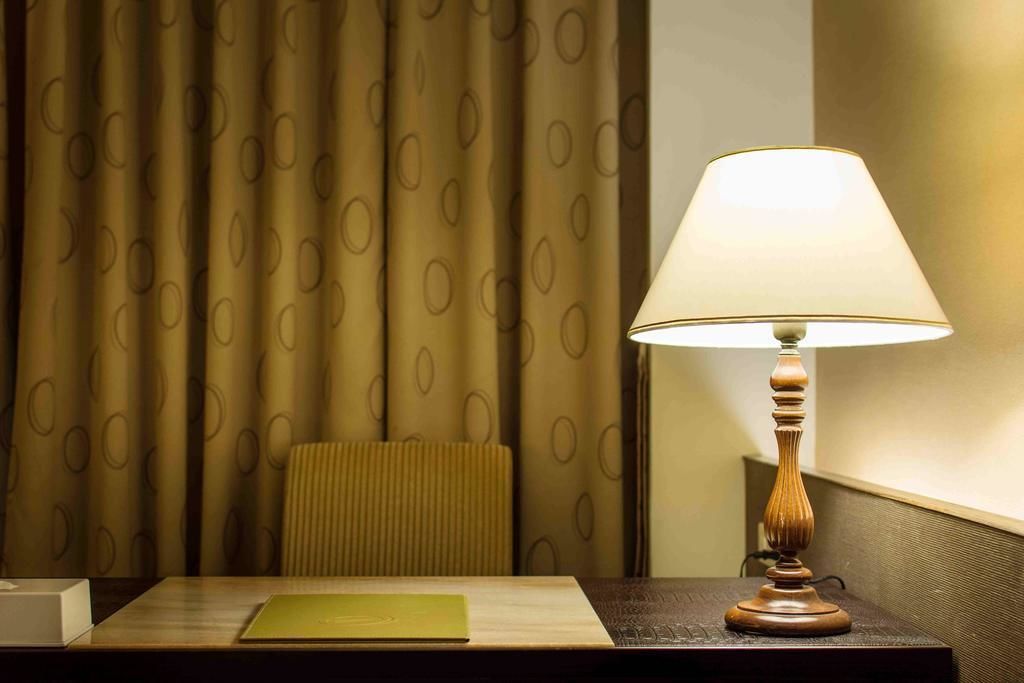 deluxe room | in-room safe, desk, blackout curtains, free wifi