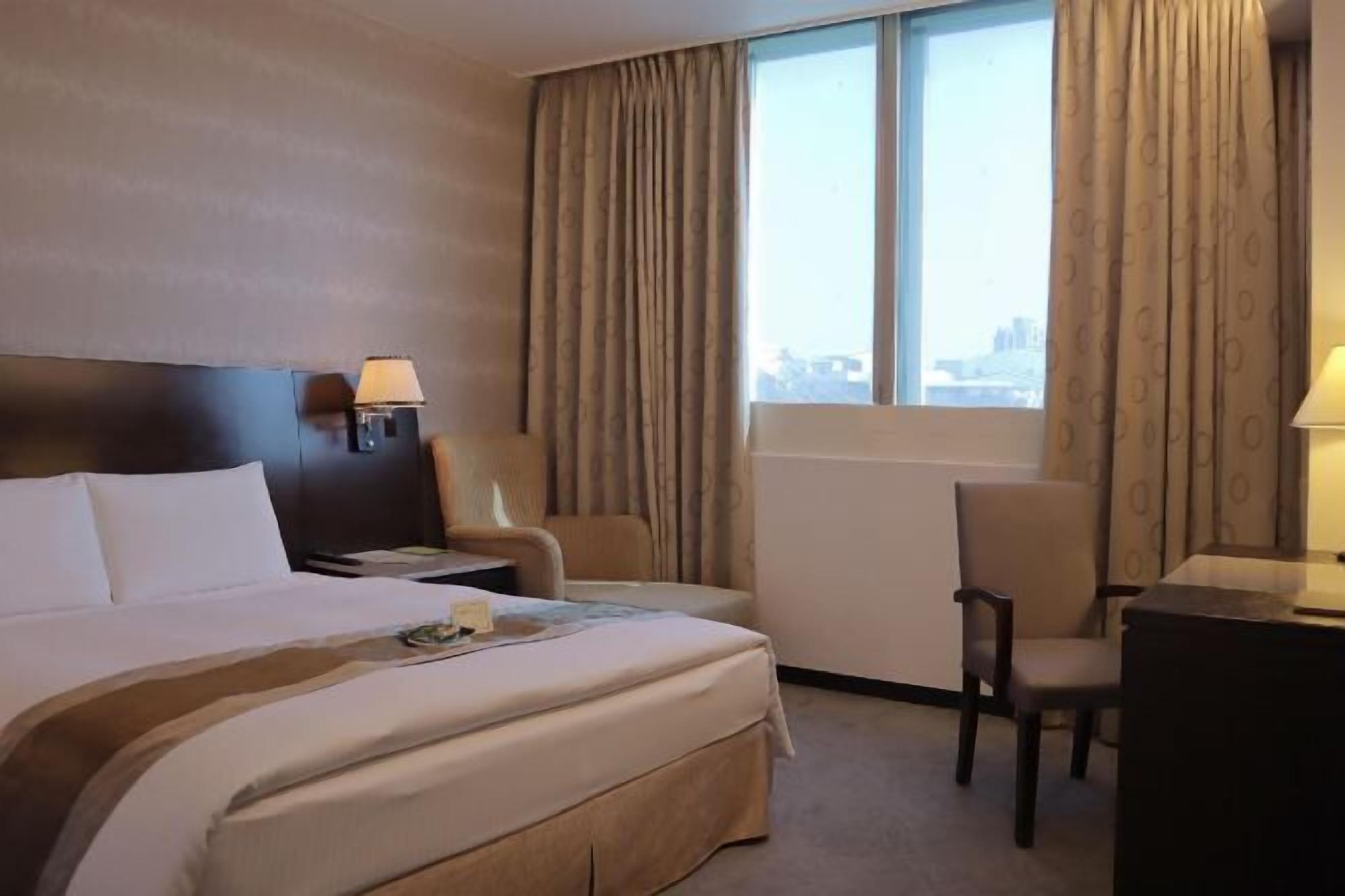 In-room safe, desk, blackout drapes, free WiFi