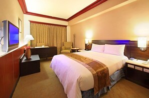In-room safe, desk, blackout curtains, free WiFi - Ho Fong Business Stay (Taichung)