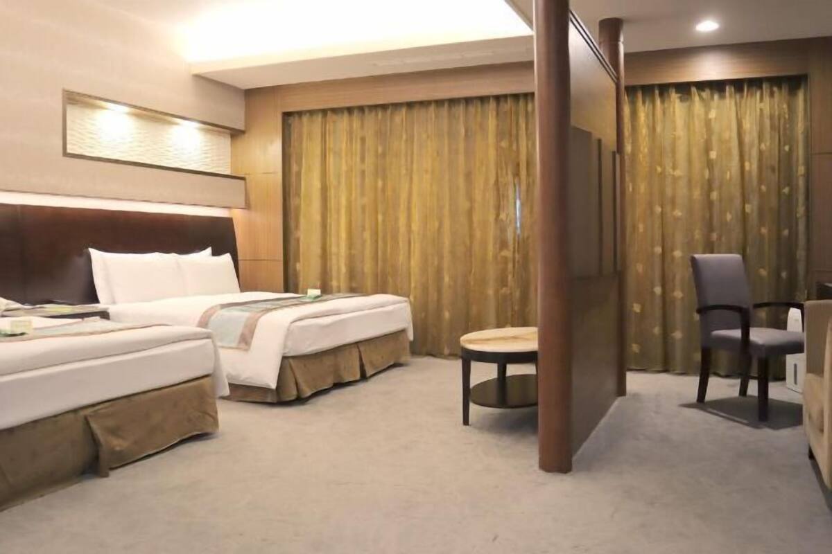 1 bedroom, in-room safe, desk, blackout curtains