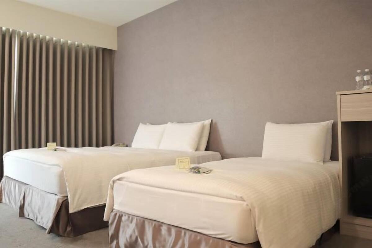 1 bedroom, in-room safe, desk, blackout curtains