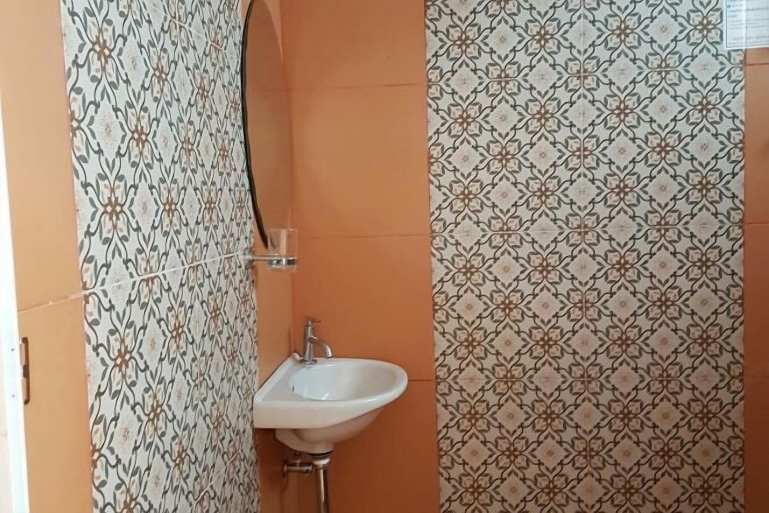 Ducha, artículos de higiene personal gratuitos y secador de pelo