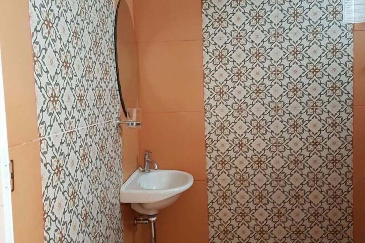 Salle de bain | Douche, articles de toilette gratuits, sèche-cheveux, chaussons
