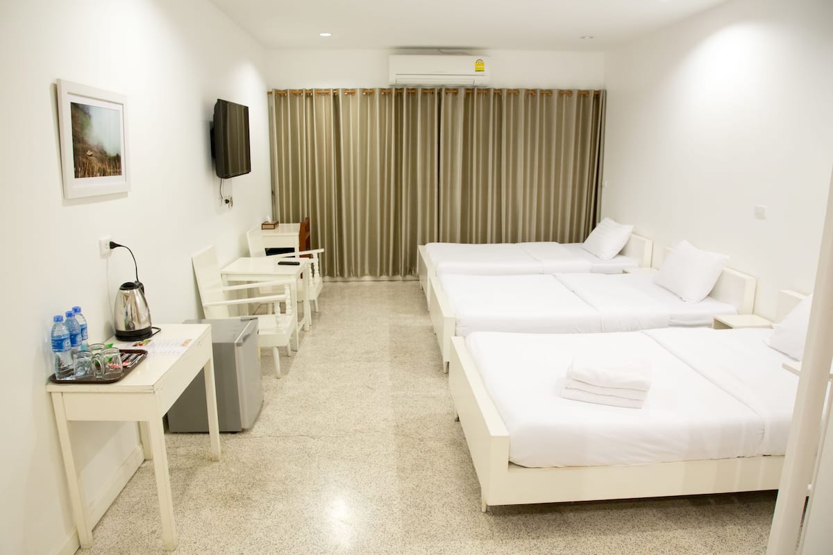 Family Room | Free minibar, desk, free WiFi, bed sheets