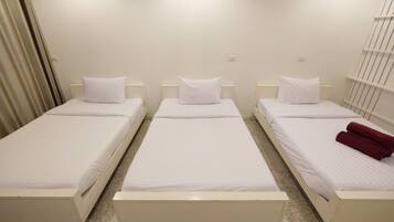 Family Room | Free minibar, desk, free WiFi, bed sheets