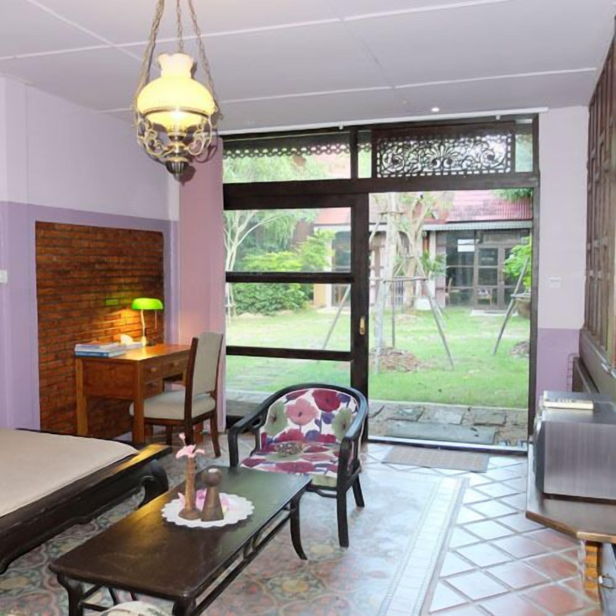 32-inch LCD TV with cable channels, TV