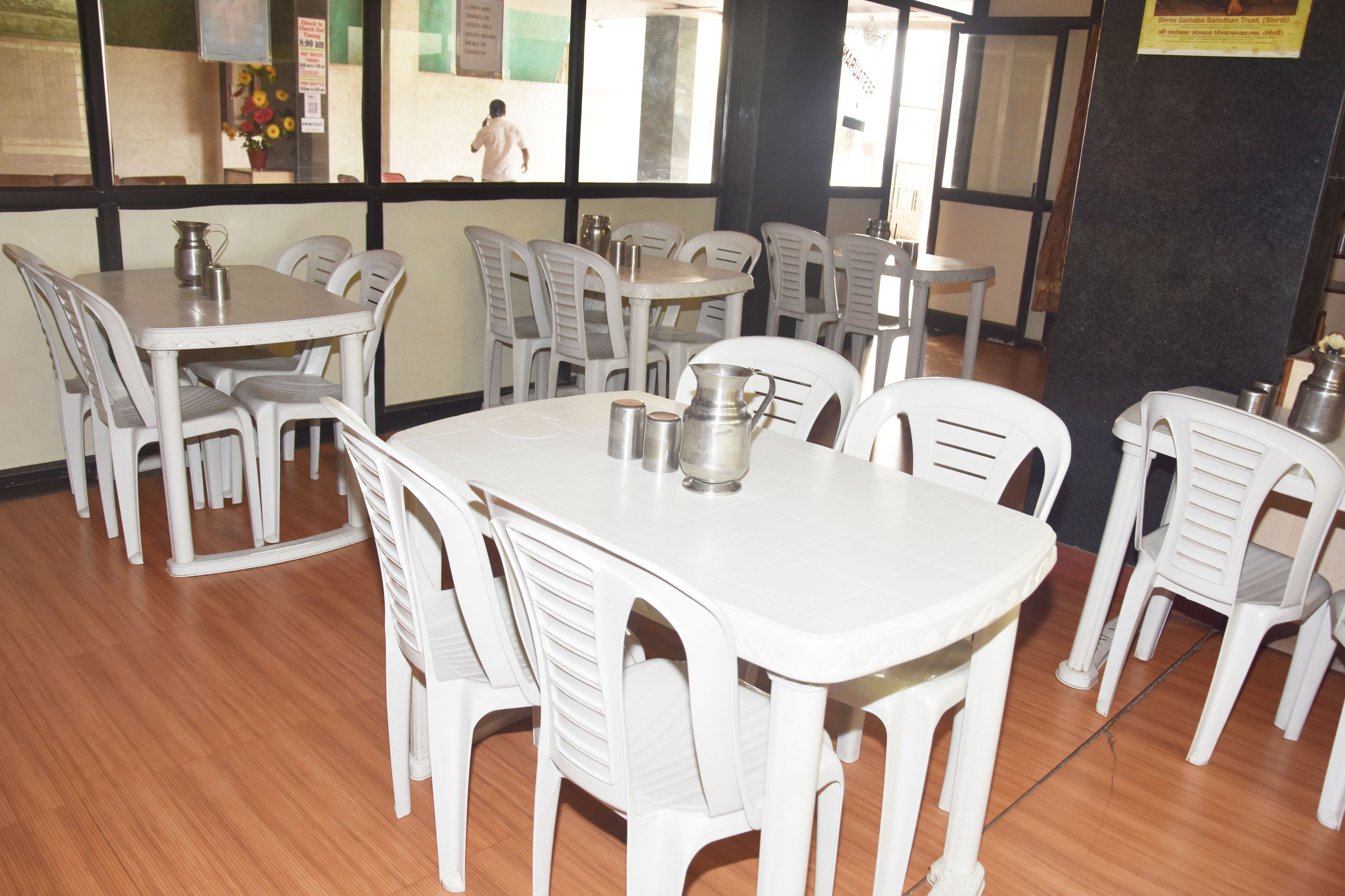 Päivittäinen paikallinen aamiainen (400 INR per henkilö)