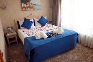 Egyptian cotton sheets, premium bedding, Select Comfort beds, minibar - Turk Art Hotel (Istanbul)