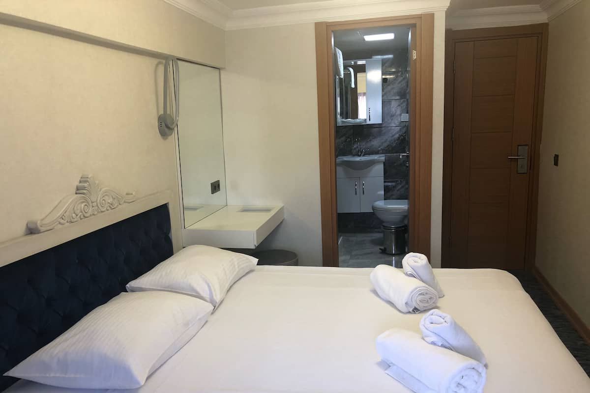 1 bedroom, Egyptian cotton sheets, premium bedding, Select Comfort beds