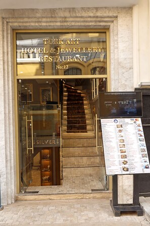 Front of property - Turk Art Hotel (Istanbul)
