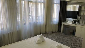 Egyptian cotton sheets, premium bedding, Select Comfort beds, minibar